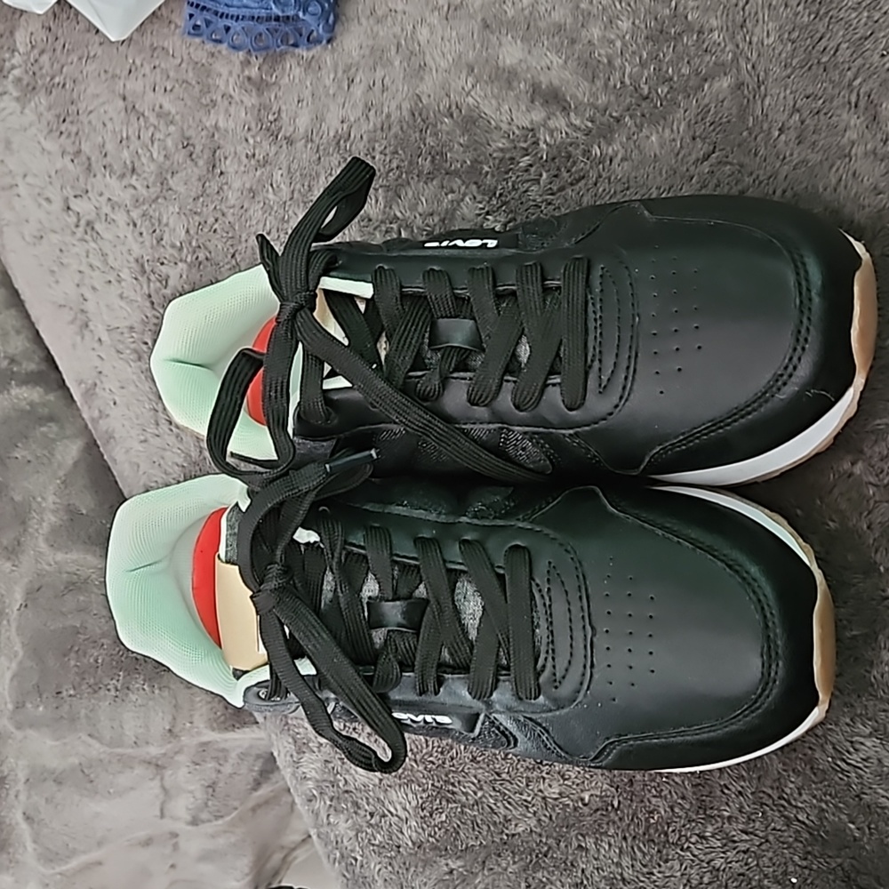 Levi's size 9 Sneakers